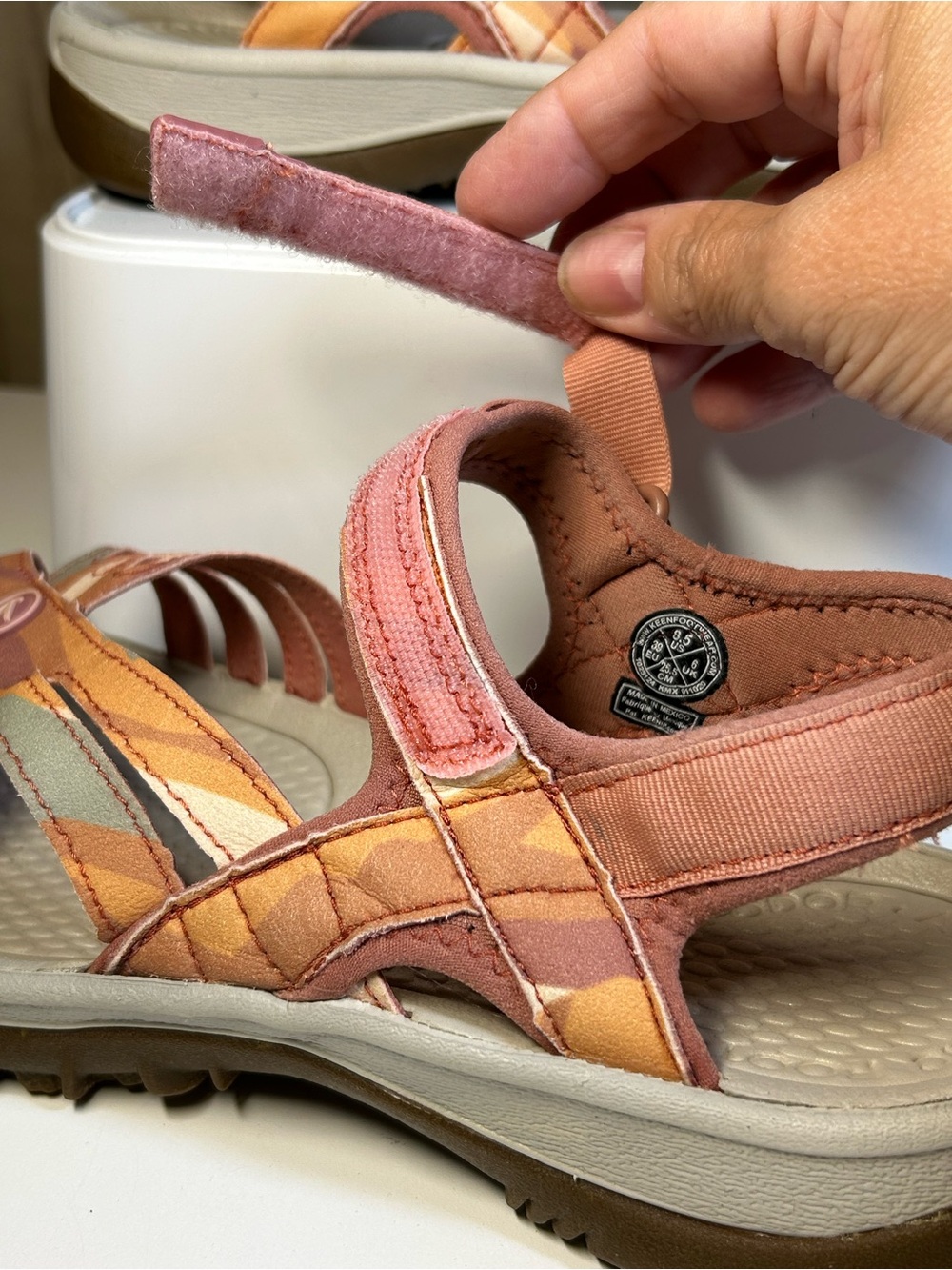 Keen Rose Women's 8.5 Peach Cream Tan Multicolor Closed Toe Strappy Sandal - Picture 13 of 16